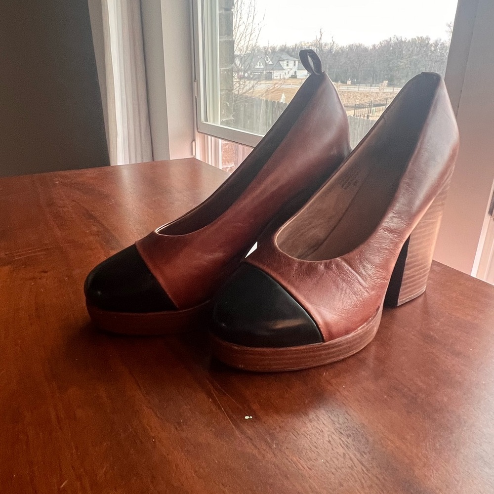 Jeffrey Campbell Brown Leather Platform Pumps with Black Cap Toe - Picture 7 of 8